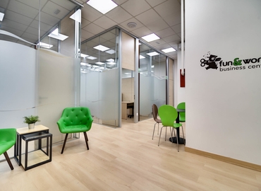 Explore oficinas de coworking en Madrid Centro 28 m², Calle de Isabel Colbrand 10-12 Plt 5 Ofic 151 - 16 | MatchOffice