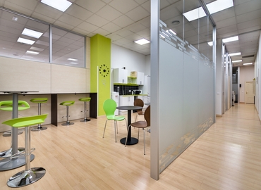 Alquile oficinas de coworking en Madrid Centro 28 m², Calle de Isabel Colbrand 10-12 Plt 5 Ofic 151 - 19 | MatchOffice