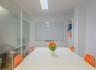 Reserve sala de juntas fiable en Málaga 55 m², Calle Alejandro Dumas 17 - 3 | MatchOffice.es