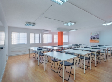 Reserve sala de conferencias acogedora en Málaga 55 m², Calle Alejandro Dumas 17 - 0 | MatchOffice.es