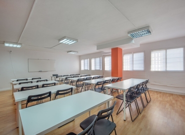 Alquile sala de reuniones acogedora en Málaga 55 m², Calle Alejandro Dumas 17 - 4 | MatchOffice