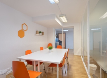 Explore oficinas de coworking en Málaga 55 m², Calle Alejandro Dumas 17 - 8 | MatchOffice.es