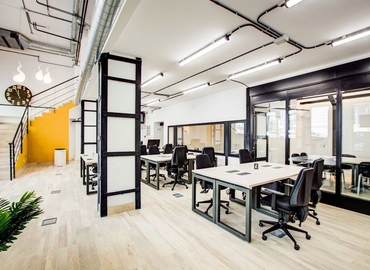 Elija sala de juntas acogedora en Madrid Tetuán 200 m², Calle de Pedro Teixeira 16 - 1 | MatchOffice.es