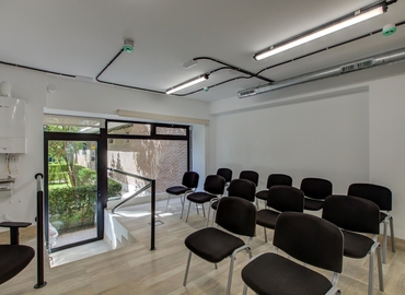 Alquile sala de reuniones fiable en Madrid Tetuán 200 m², Calle de Pedro Teixeira 16 - 2 | MatchOffice.es