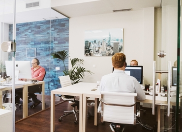 Centros de oficinas disponible para alquilar en Marbella 500 m², Calle Agua Marina 18 - 0 | MatchOffice