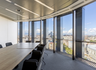 Explore oficinas de coworking en Madrid Centro 300 m², Paseo de la Castellana 95 - 4 | MatchOffice