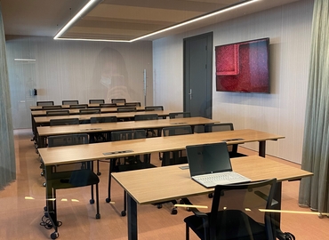 Rent a 35 m² Conference center in Seville, Avenida Eduardo Dato (41005) - 5 | MatchOffice