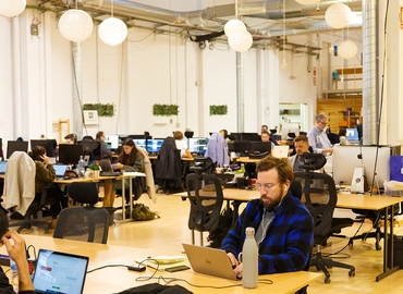 Alquile oficinas de coworking en Sants-Montjuic 1000 m², Carrer de Blesa 27 - 5 | MatchOffice