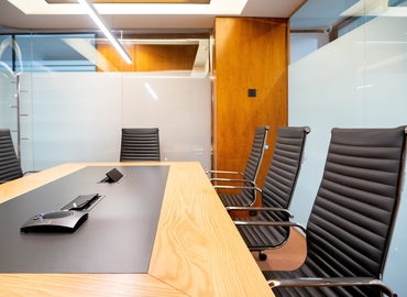 Book a 35 m² Conference room in Seville, Avenida Eduardo Dato (41005) - 11 | MatchOffice.com