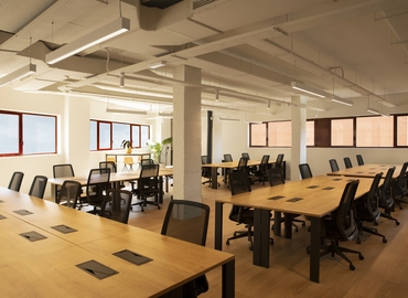 Explore oficinas de coworking en Madrid Centro 3600 m², Paseo Imperial 14 - 3 | MatchOffice