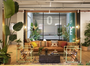 Explore oficinas de coworking en Madrid Centro 3600 m², Paseo Imperial 14 - 0 | MatchOffice.es