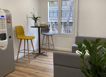 Reserve sala de reuniones acogedora en Eixample 10 m², Via Augusta 29 - 1 | MatchOffice