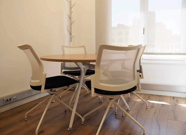 Elija sala de juntas equipada en Eixample 12 m², Via Augusta 29 - 3 | MatchOffice.es