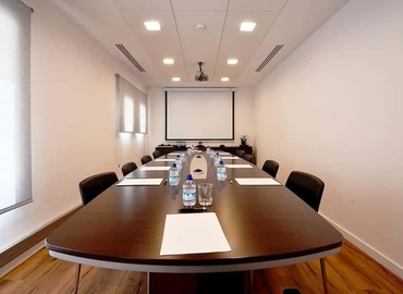 Alquile sala de juntas equipada en Eixample 12 m², Via Augusta 29 - 3 | MatchOffice