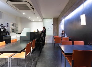 Reserve sala de juntas equipada en Madrid Tetuán 120 m², Calle de Edgar Neville 6 - 4 | MatchOffice.es