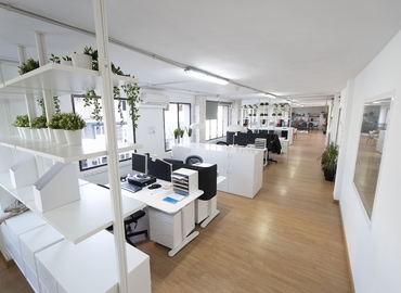 Alquile oficinas de coworking en Málaga 1600 m², Carril de la Cordobesa - 8 | MatchOffice