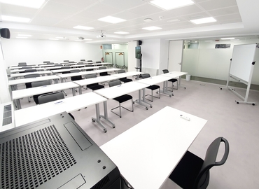 Alquile sala de reuniones equipada en Madrid Centro 60 m², Plaza de Carlos Trías Bertrán 4 - 23 | MatchOffice