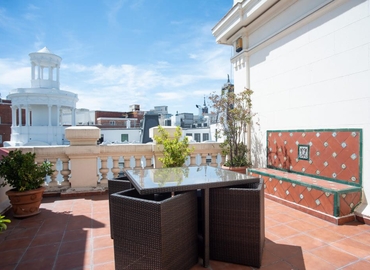 Reserve sala de juntas acogedora en Madrid Centro 38 m², Calle Gran Vía 6 - 9 | MatchOffice.es