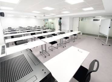 Reserve sala de reuniones acogedora en Madrid Centro 60 m², Plaza de Carlos Trías Bertrán 4 - 23 | MatchOffice.es