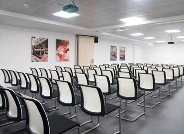 Alquile sala de reuniones equipada en Madrid Centro 40 m², Plaza de Carlos Trías Bertrán 4 - 9 | MatchOffice.es