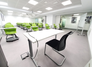 Alquile sala de conferencias equipada en Madrid Centro 40 m², Plaza de Carlos Trías Bertrán 4 - 19 | MatchOffice