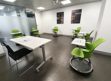 Reserve sala de conferencias equipada en Madrid Centro 24 m², Plaza de Carlos Trías Bertrán 4 - 11 | MatchOffice