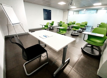Reserve sala de reuniones acogedora en Madrid Centro 24 m², Plaza de Carlos Trías Bertrán 4 - 14 | MatchOffice.es