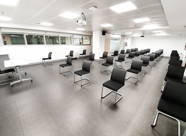 Alquile sala de conferencias acogedora en Madrid Centro 35 m², Plaza de Carlos Trías Bertrán 4 - 10 | MatchOffice