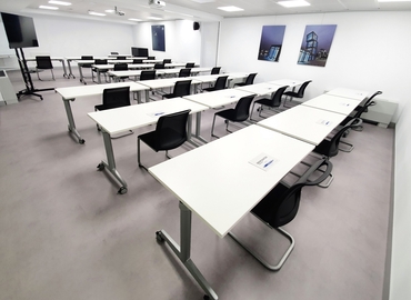 Reserve sala de conferencias equipada en Madrid Centro 35 m², Plaza de Carlos Trías Bertrán 4 - 21 | MatchOffice