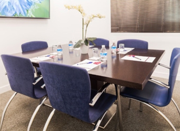 Alquile sala de juntas fiable en Madrid Centro 40 m², Calle de Diego de León 47 - 3 | MatchOffice.es