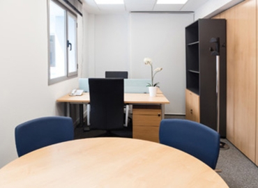 Reserve sala de conferencias acogedora en Madrid Centro 40 m², Calle de Diego de León 47 - 5 | MatchOffice.es