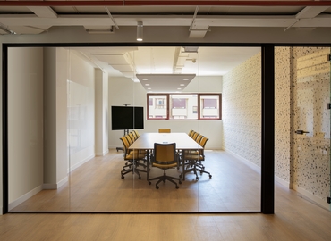 Alquile sala de juntas acogedora en Madrid Centro 40 m², Paseo Imperial 14 - 11 | MatchOffice.es