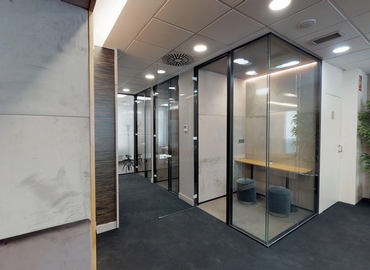 Reserve sala de juntas equipada en Madrid Tetuán 24 m², Calle del Poeta Joan Maragall 23 - 9 | MatchOffice.es