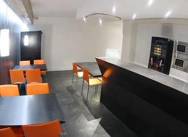 Explore oficinas compartidas en Madrid Tetuán 3000 m², Calle Edgar Neville 6 - 4 | MatchOffice.es