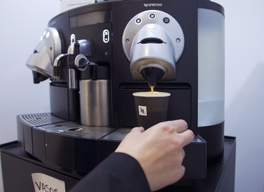 Explore oficinas compartidas en Madrid Tetuán 3000 m², Calle Edgar Neville 6 - 5 | MatchOffice