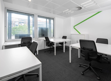 Alquile oficinas de coworking en Madrid Centro 80 m², Paseo de la Castellana 93 - 1 | MatchOffice