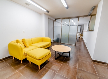 Explore oficinas de coworking en Burgos 132 m², Calle Santa Águeda - 8 | MatchOffice
