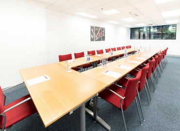 Explore oficinas compartidas en Alcobendas 140 m², Calle de la Caléndula - 11 | MatchOffice.es