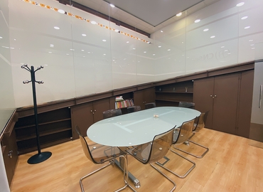 Parque empresarial en alquiler en Sevilla 30 m², Plaza Aviador Ruiz de Alda 11 - 17 | MatchOffice