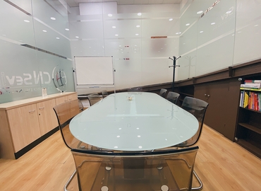 Alquile sala de juntas en Sevilla 30 m², Plaza Aviador Ruiz de Alda 11 - 17 | MatchOffice