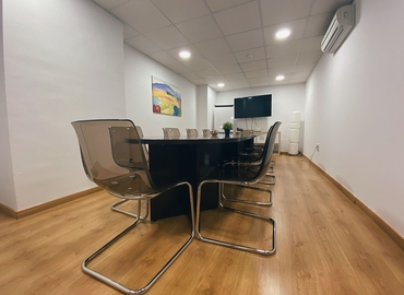 Reserve sala de juntas en Sevilla 30 m², Plaza Aviador Ruiz de Alda 11 - 24 | MatchOffice