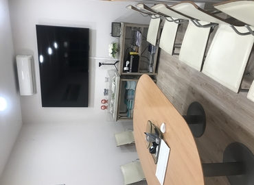 Reserve sala de reuniones en Barcelona 20 m², Avinguda de la Constitució 153 - 2 | MatchOffice