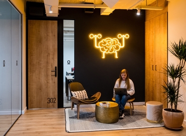 Alquile oficinas compartidas en Madrid Chamberi 2500 m², Calle de Santa Engracia 23 - 0 | MatchOffice