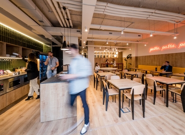 Alquile oficinas compartidas en Madrid Chamberi 2500 m², Calle de Santa Engracia 23 - 0 | MatchOffice.es