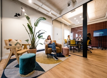 Explore oficinas de coworking en Madrid Chamberi 2500 m², Calle de Santa Engracia 23 - 1 | MatchOffice