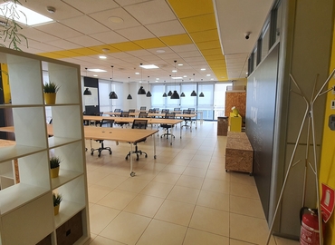 Observe oficinas de coworking en Sevilla 200 m², Calle de la Arquitectura 2 Torre 11 Planta 7 - 11 | MatchOffice.es