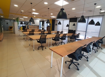 Explore coworking en Sevilla 200 m², Calle de la Arquitectura 2 Torre 11 Planta 7 - 12 | MatchOffice.es
