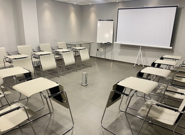 Alquile sala de conferencias en Almería 54 m², Calle Chillida - 3 | MatchOffice.es