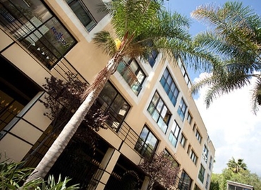 Reserve sala de reuniones equipada en Málaga 300 m², Avenida Ricardo Soriano 72 - 6 | MatchOffice