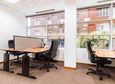 Reserve sala de juntas equipada en Madrid Centro 300 m², Calle López de Hoyos 35 - 1ª - 15 | MatchOffice.es